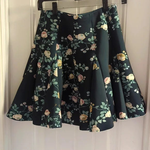 Lauren Conrad pleated garden skirt - Picture 4 of 11
